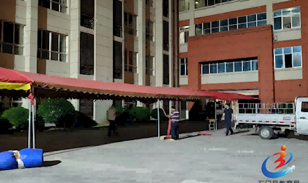 石门二中：连夜搭建帐篷长廊 风雨无阻护航高考